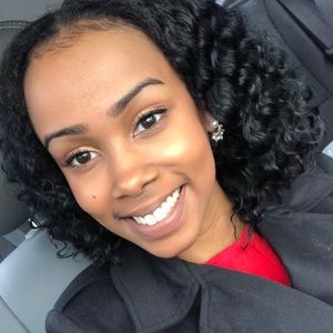 Meet your Posher, Alecia